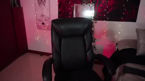 Snapshot of miami_18_ chatting on June 14, 2026, 1:58 am Lili online show from June 14, 2026, 1:58 am
