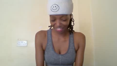 Snapshot of miami_muffin chatting on June 2, 2026, 8:33 pm Muffin online show from June 2, 2026, 8:33 pm