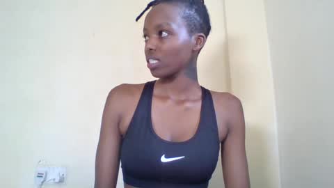 Snapshot of miami_muffin chatting on June 12, 2026, 12:04 pm Muffin online show from June 12, 2026, 12:04 pm
