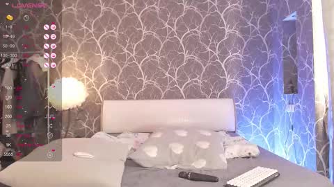 Snapshot of miamiameow chatting on November 12, 2025, 11:21 am Mia online show from November 12, 2025, 11:21 am