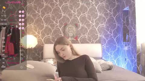 Mia online show from May 5, 2026, 3:09 pm