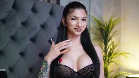 Snapshot of miamicoffee chatting on November 16, 2025, 6:35 pm Miami online show from November 16, 2025, 6:35 pm