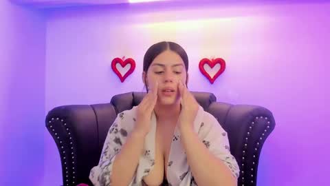 Mia   -5 7001400 Follow  online show from February 25, 2025, 12:34 pm