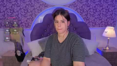 Mia   -5 7001400 Follow  online show from October 13, 2025, 1:22 pm