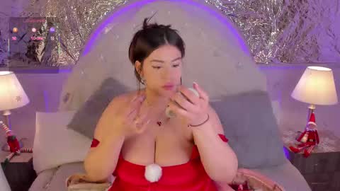 Mia   -5 7001400 Follow  online show from December 18, 2025, 1:39 pm