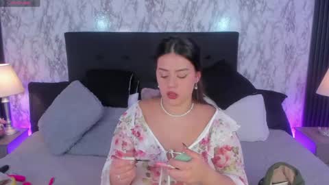 Mia   -5 7001400 Follow  online show from May 20, 2026, 1:06 pm