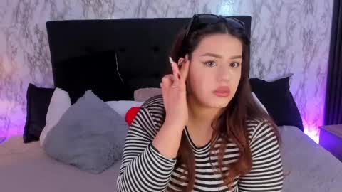 Mia   -5 7001400 Follow  online show from May 30, 2026, 1:19 pm