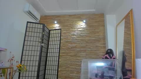 Mia  online show from March 7, 2026, 7:33 pm