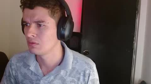 miaou_miaou online show from October 12, 2025, 11:04 pm