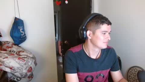miaou_miaou online show from May 12, 2026, 12:41 am