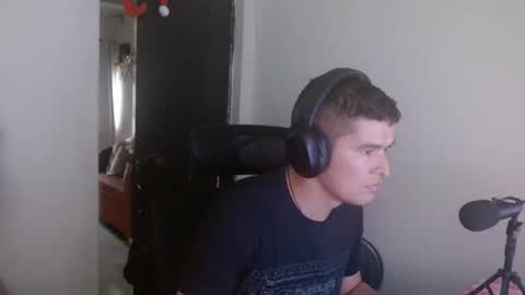 miaou_miaou online show from May 27, 2026, 9:01 pm