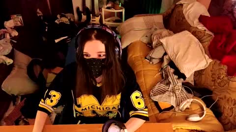 Kristien online show from February 16, 2025, 5:37 pm