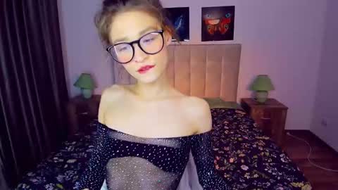 Snapshot of miapaw chatting on December 7, 2024, 9:44 pm Mia online show from December 7, 2024, 9:44 pm