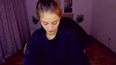 Snapshot of miapaw chatting on December 22, 2024, 10:15 pm Mia online show from December 22, 2024, 10:15 pm