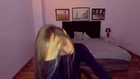 Snapshot of miapaw chatting on December 29, 2024, 10:25 pm Mia online show from December 29, 2024, 10:25 pm