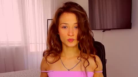 Snapshot of miapaw chatting on October 12, 2025, 8:35 am Mia online show from October 12, 2025, 8:35 am