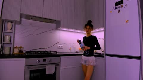 Mia online show from May 2, 2026, 7:08 pm