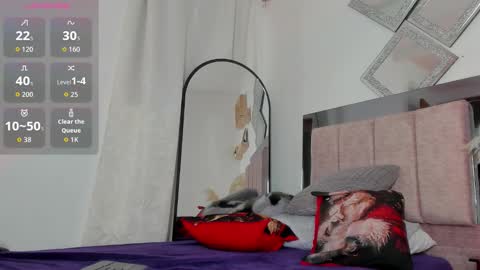 Snapshot of miapearls_ chatting on December 15, 2025, 2:16 am miapearls_ online show from December 15, 2025, 2:16 am