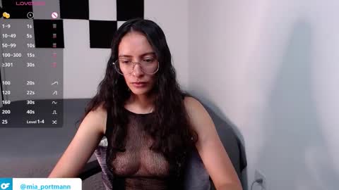 MIAPORTMANN online show from September 21, 2025, 4:19 pm