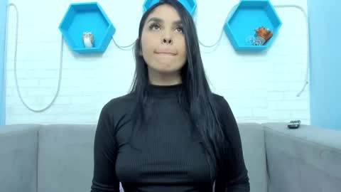 Snapshot of miaquevedo chatting on January 29, 2025, 11:41 am Mia Quevedo online show from January 29, 2025, 11:41 am