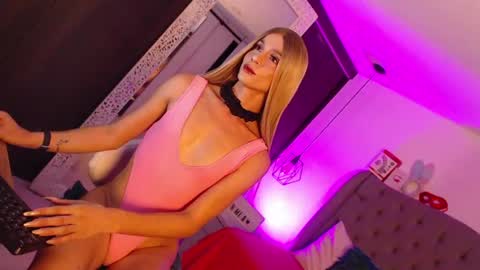 Snapshot of miaromanove_ss chatting on June 13, 2026, 3:37 am Mia Romanove online show from June 13, 2026, 3:37 am