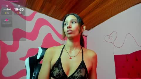 Mia Roxy online show from April 23, 2026, 7:05 pm