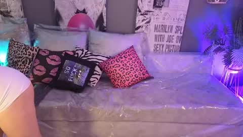 MiaHancock online show from April 30, 2026, 3:02 am