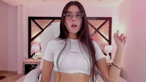 Mia online show from January 9, 2025, 9:37 pm