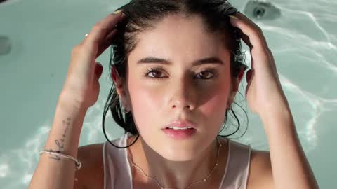 Mia online show from February 3, 2025, 10:21 pm