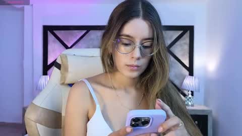 Mia online show from March 16, 2026, 7:07 pm