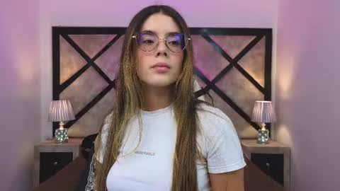 Snapshot of miasilverr chatting on June 10, 2026, 7:13 pm Mia online show from June 10, 2026, 7:13 pm