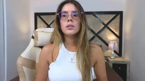 Snapshot of miasilverr chatting on June 16, 2026, 9:28 pm Mia online show from June 16, 2026, 9:28 pm