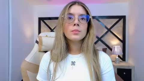 Snapshot of miasilverr chatting on July 28, 2026, 8:52 pm Mia online show from July 28, 2026, 8:52 pm