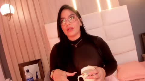 Mia online show from January 21, 2025, 8:32 pm