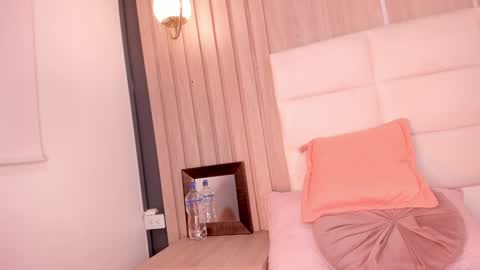 Mia online show from January 29, 2025, 8:46 pm