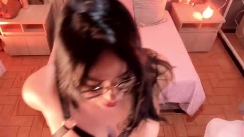 Mia online show from March 5, 2025, 7:49 pm