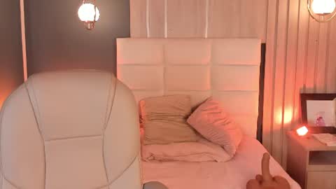 Mia online show from June 11, 2026, 2:53 am