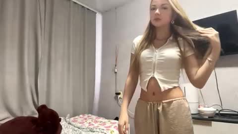 Milana online show from February 8, 2026, 10:18 am