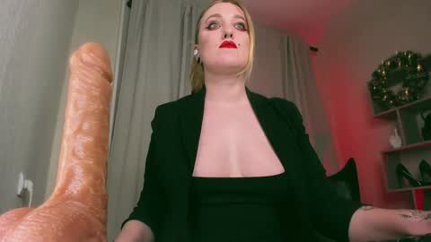 Snapshot of miaunicorn chatting on December 19, 2024, 6:34 pm Lana online show from December 19, 2024, 6:34 pm