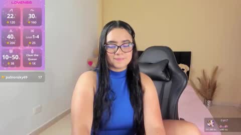 Mia Varela online show from November 7, 2025, 8:20 pm