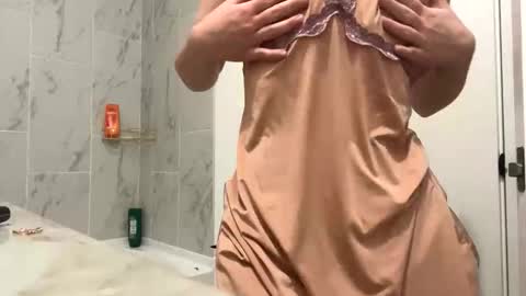 miavelvetxo online show from April 28, 2026, 8:14 pm