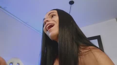 Mia online show from January 29, 2025, 8:04 pm