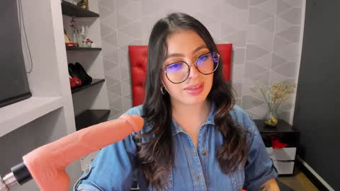 Snapshot of miawils_ chatting on December 11, 2024, 10:49 pm M I A W I L S online show from December 11, 2024, 10:49 pm