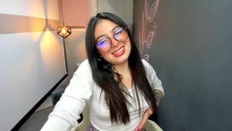 Snapshot of miawils_ chatting on February 4, 2025, 7:44 pm M I A W I L S online show from February 4, 2025, 7:44 pm