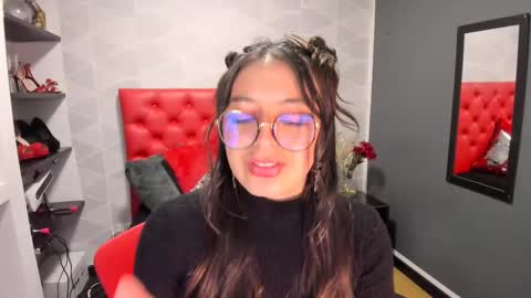 Snapshot of miawils_ chatting on February 19, 2025, 11:04 pm M I A W I L S online show from February 19, 2025, 11:04 pm