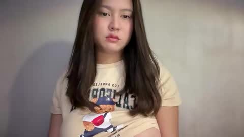 Snapshot of micaganda1 chatting on November 3, 2025, 9:27 pm urbaby mica online show from November 3, 2025, 9:27 pm