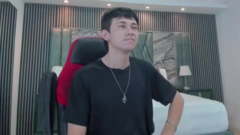 Snapshot of michaeel_blue chatting on September 14, 2025, 12:04 pm Michael online show from September 14, 2025, 12:04 pm