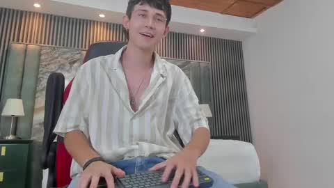 Snapshot of michaeel_blue chatting on September 16, 2025, 6:42 pm Michael online show from September 16, 2025, 6:42 pm