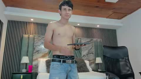 Snapshot of michaeel_blue chatting on September 27, 2025, 5:07 pm Michael online show from September 27, 2025, 5:07 pm