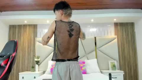 Snapshot of michaeel_blue chatting on October 10, 2025, 7:57 pm Michael online show from October 10, 2025, 7:57 pm